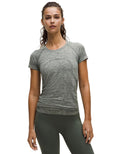 Swiftly Tech Short-Sleeve Shirt 2.0 Hip Length Rainforest Green/Light Ivory