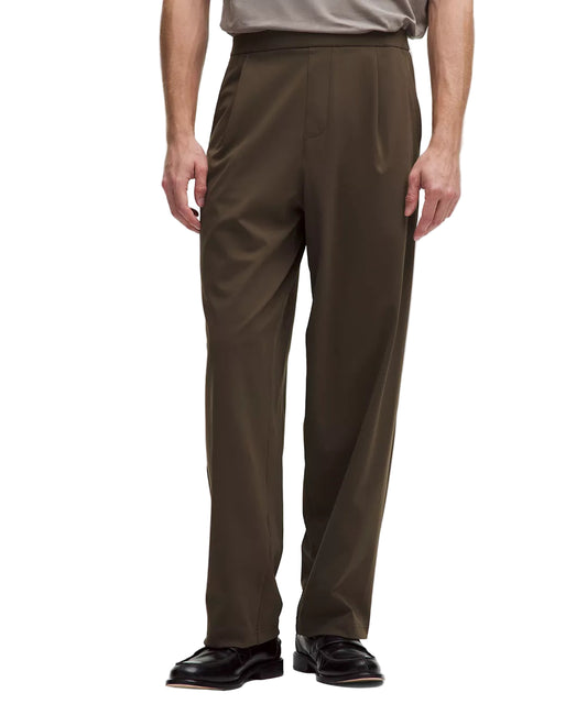 Men's Daydrift Relaxed-Fit Pleated Trouser Regular Olive Brown