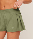 Flutter Woven Shorts regular GS Grounded Green - Unmatched Kicks - GYMSHARK