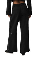 Mid - Rise Cosmopolitan Snap Pant - Black - Unmatched Kicks - ALO