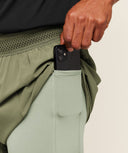 Running 4" 2in1 Shorts regular fit Grounded Green / Haze Green - Unmatched Kicks - GYMSHARK